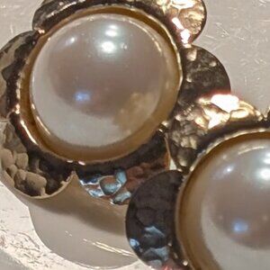 Hammered golden pearl vintage clip earrings